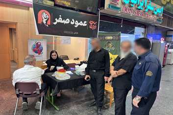 از آموزش تا مشاوره ؛میز خدمت روز جهانی هپاتیت در پایانه مسافربری غرب