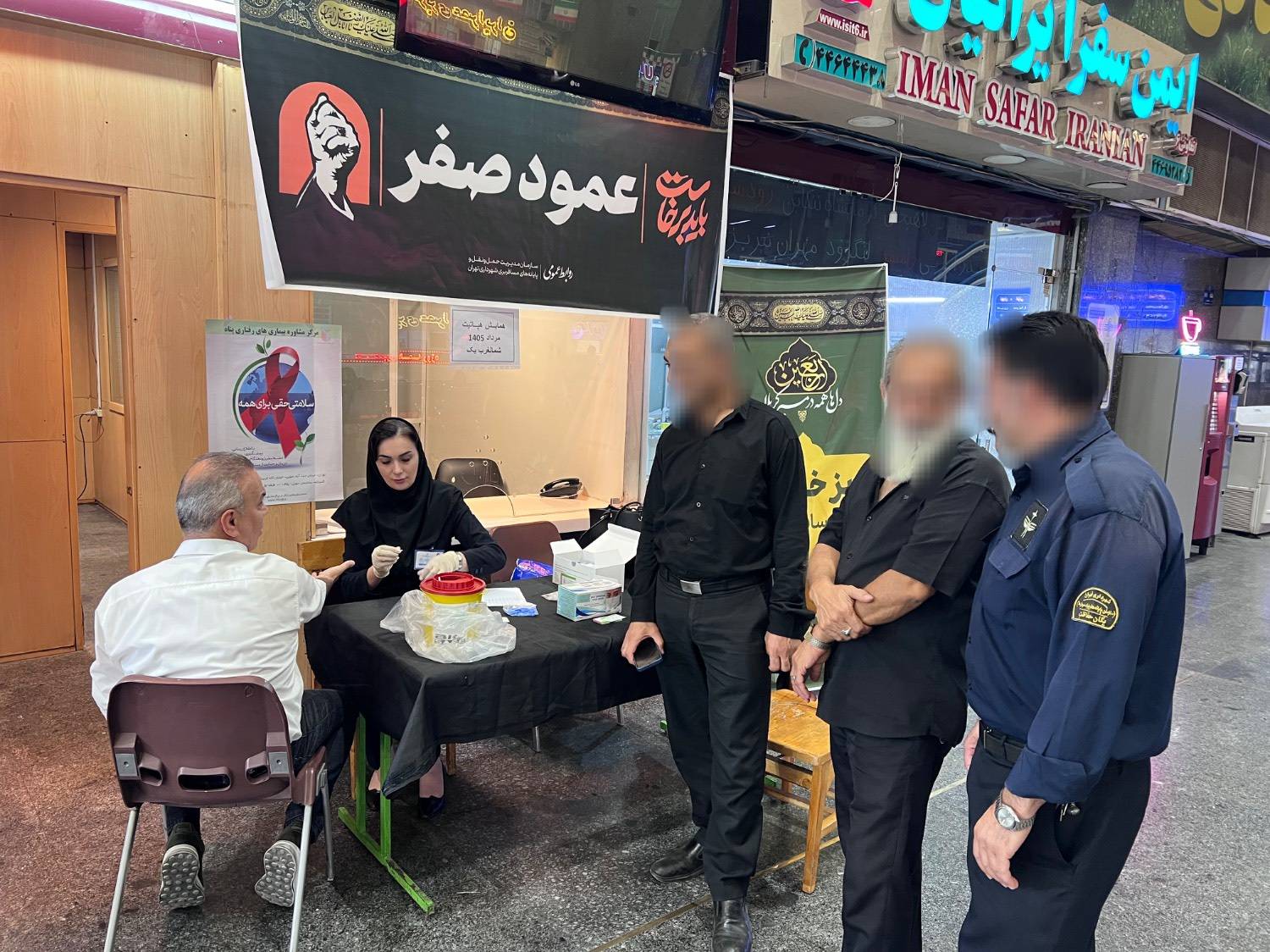 از آموزش تا مشاوره ؛میز خدمت روز جهانی هپاتیت در پایانه مسافربری غرب