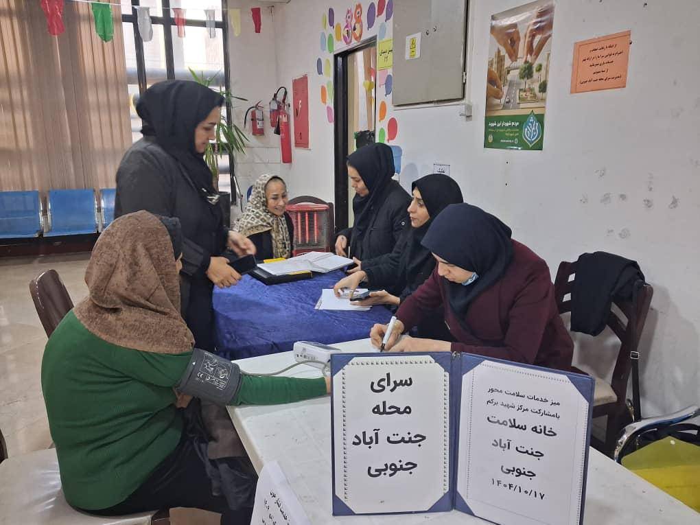 میز خدمت آموزش انفرادی روان و تغذیه  و کنترل فشارخون در سرای محله جنت اباد جنوبی برگزار شد. 
