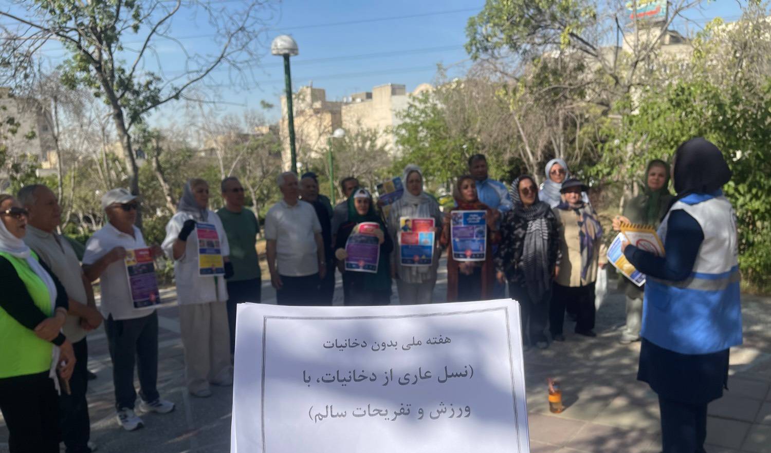برگزاری آموزش گروهی برای عموم توسط کارشناسان بهداشت محیط در بوستان های تحت پوشش