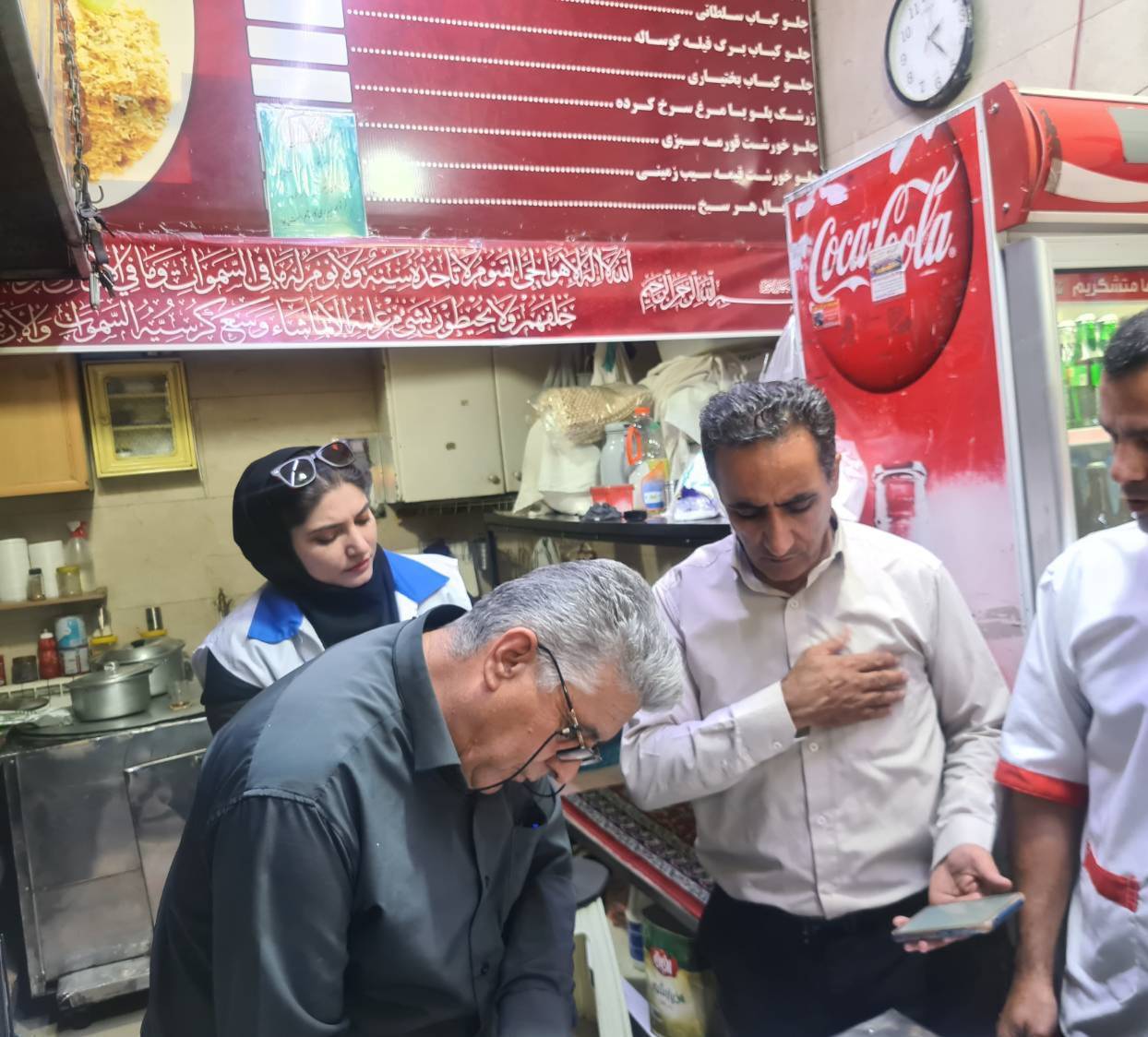برگزاری گشت مشترک کارشناسان بهداشت محیط مرکز بهداشت شمال غرب یک مورخ ۱۳ اردیبهشت ۱۴۰۵ در معیت نماینده محترم اتاق اصناف و تشدید نظارت بر مراکز حساس تهیه و توزیع مواد غذایی و مراکز عرضه کننده محصولات دخانی